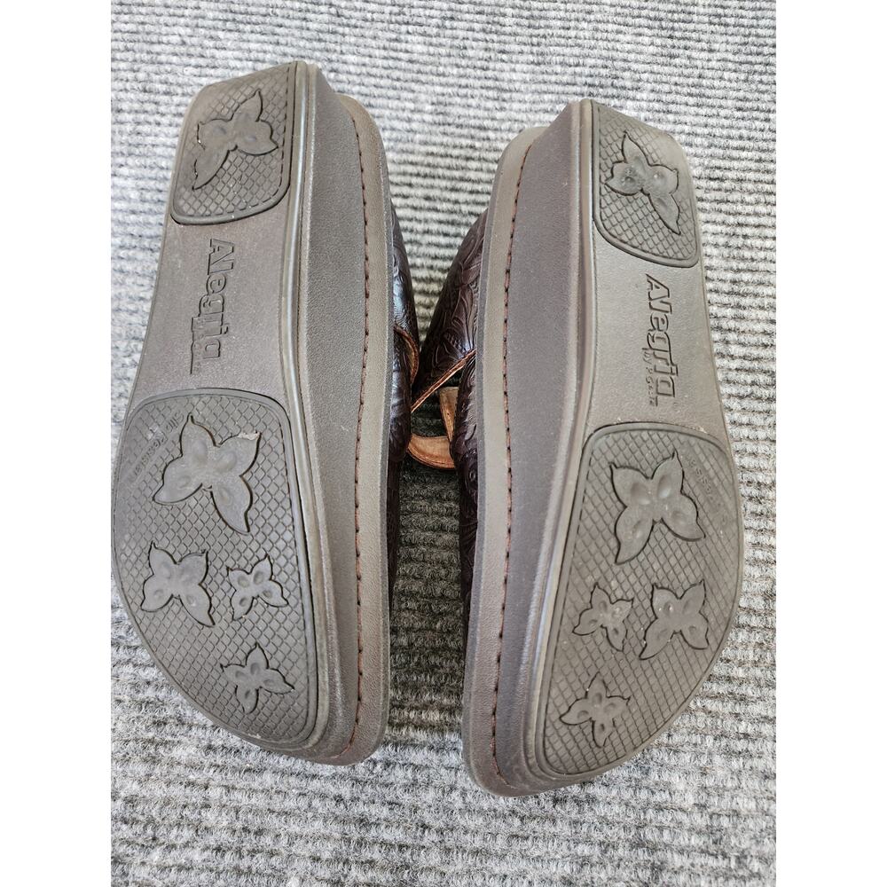 Alegria Womens Size 37 Embossed Brown Leather Classic Clogs Adjustable Buckle - Picture 9 of 11